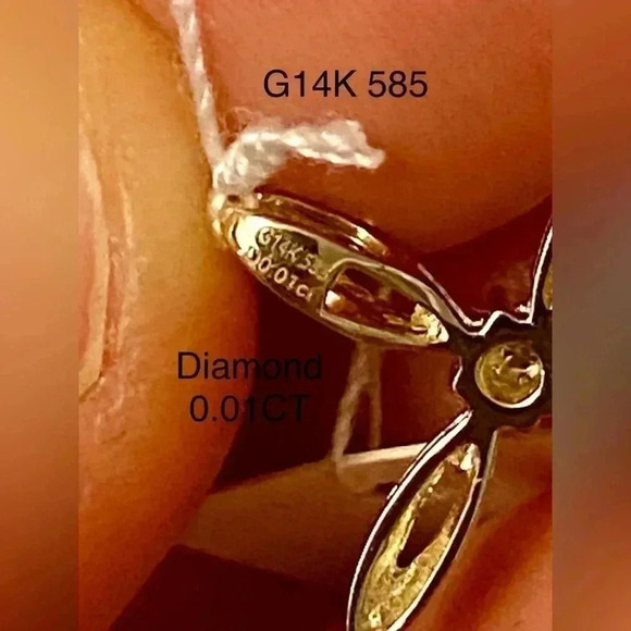 14 K Gold Cross pendant with  diamond 💎 - Picture 4 of 6